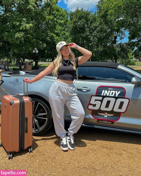 Lynzie Fulton beautiful actress photo