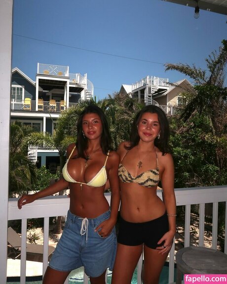 Lydia Lowry model art picture