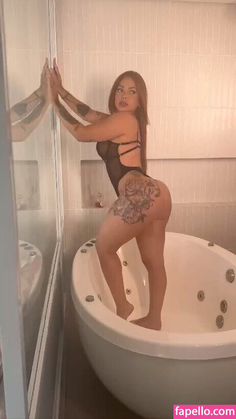 Moonick Oliveira model free pic