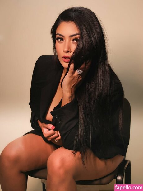 Twinkle Kapoor sexy pornstar image