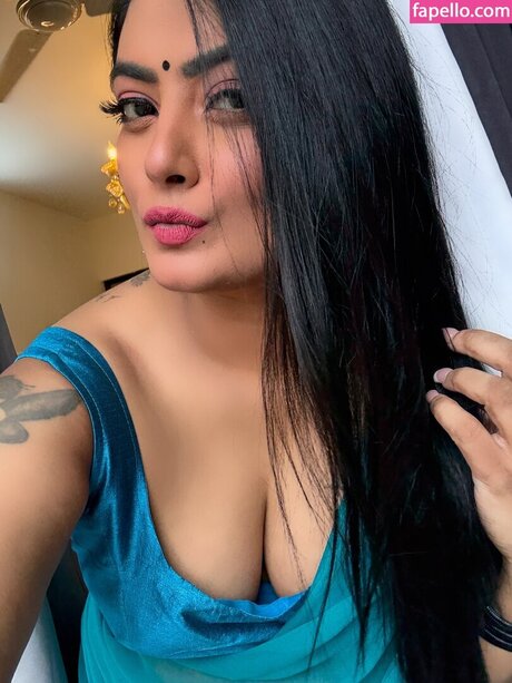 Twinkle Kapoor model best image