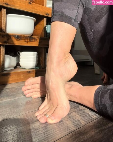 Mrs Stark sexy pornstar img