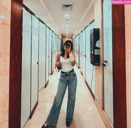 vanisha2 erotic model pic