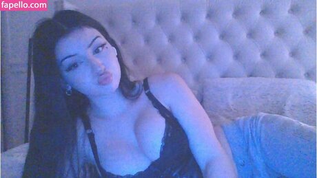 hldmahnd nude model picture