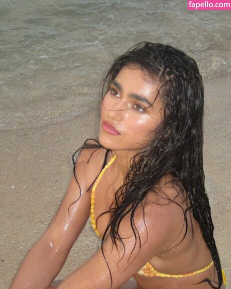 Rayna V pornstar nude pic