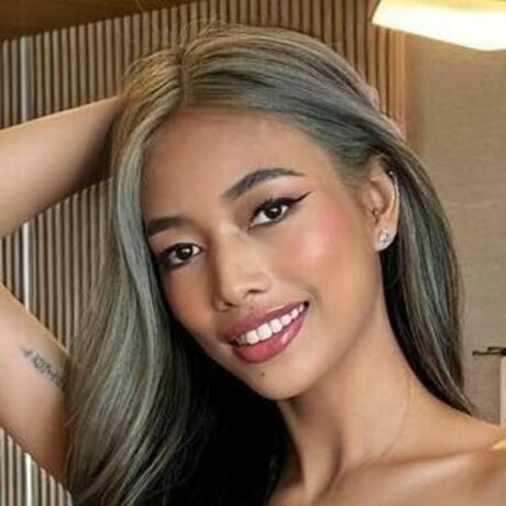 Lia Asian top model pictures