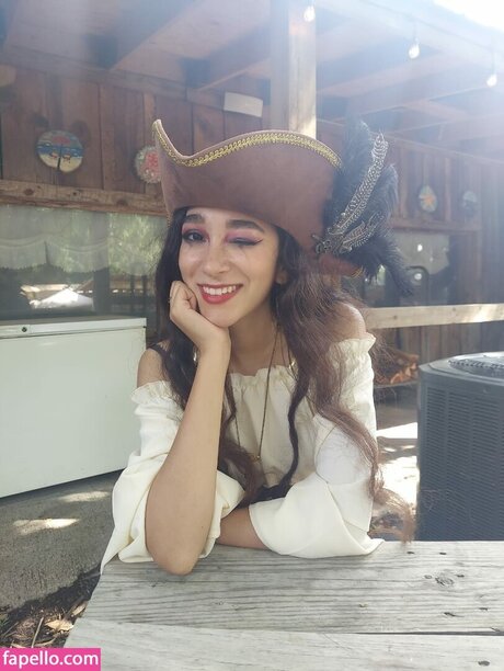 AlineFouche sexy star pics