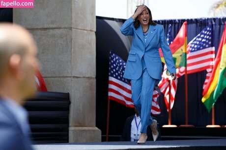 Kamala Harris star pretty pic