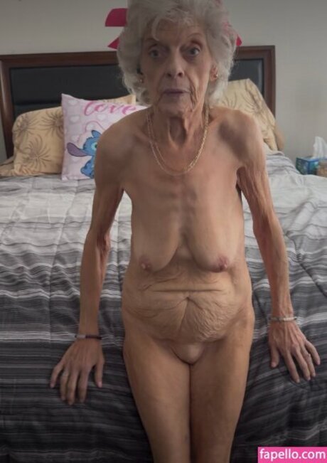 Grandma Linda Lindahope1939 Lucy cutest art model photos