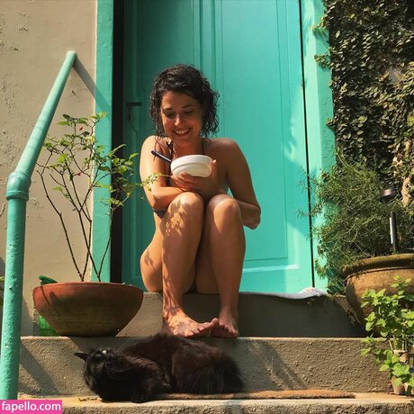 Manuela Do Monte art star pictures