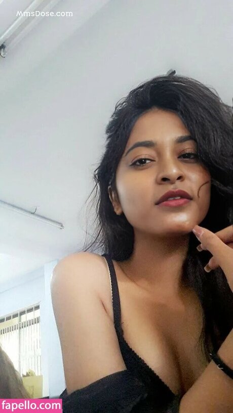 Reya Ghosh sexy model images