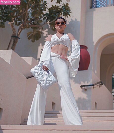 Avneet Kaur erotic model images