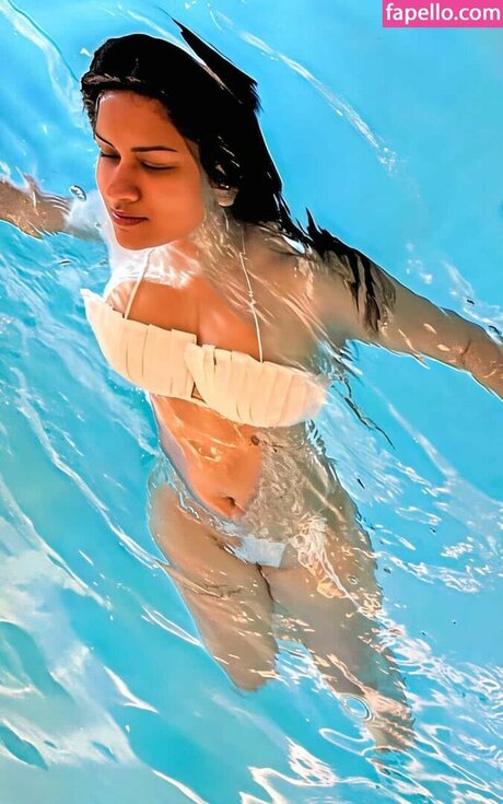 Avneet Kaur pornstar perfect images