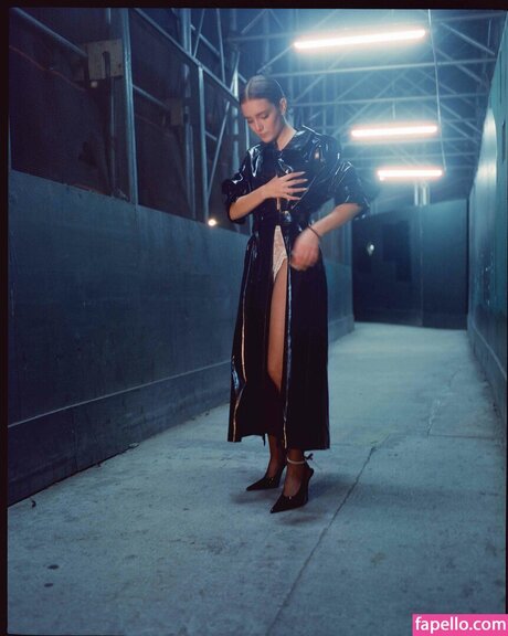 Talia Ryder star art picture