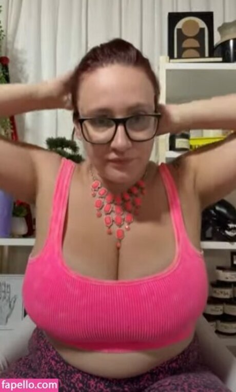 RefashionedHippie star nude picture