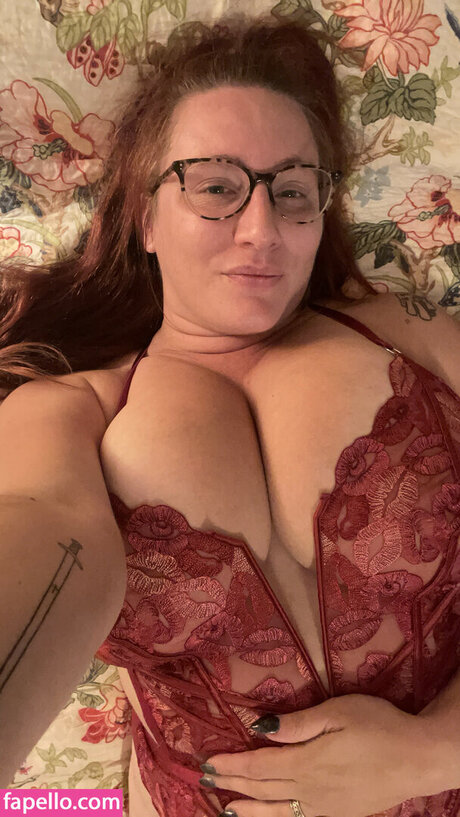 RefashionedHippie model naked pictures