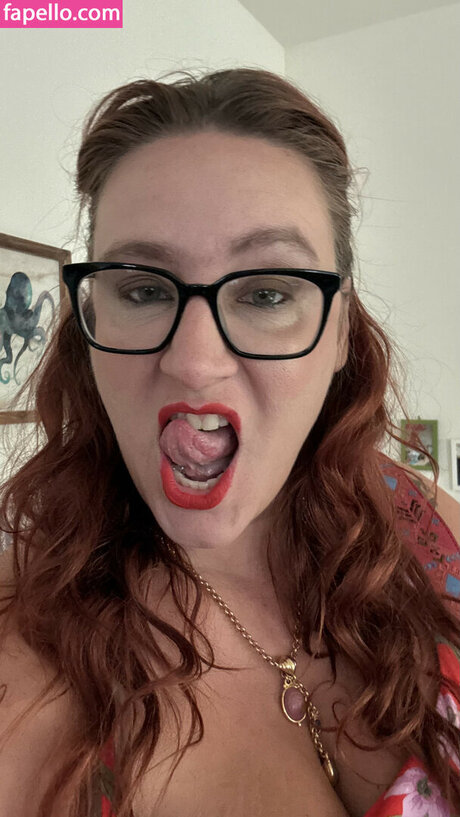 RefashionedHippie model pornographic pictures