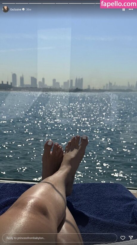 sarahbood model sexy pic