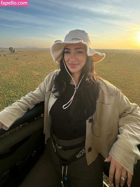 adolladola star hot picture