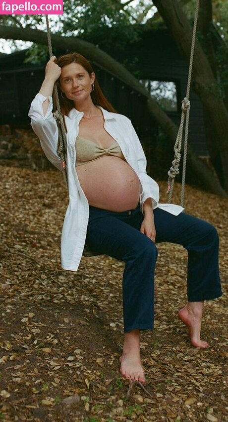 Bonnie Right naked actress gallery