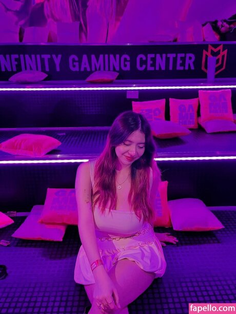 Vickjoy naked model pics