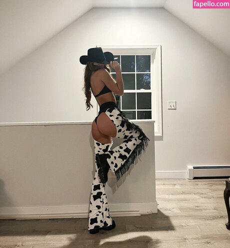 Hayden Franz art model image