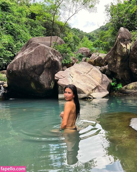 angadobo nice actress pictures