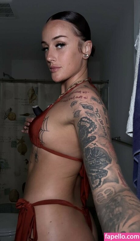 MsTattedbuckets nice model picture