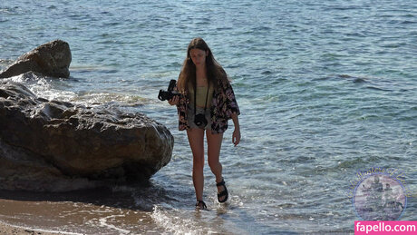 Girls HuntersBeauty pornographic actress photo