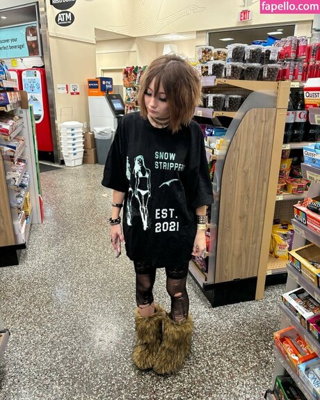 Trinity Manaj high quality model pictures