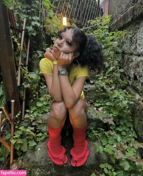 Molly Santana exclusive actress pics