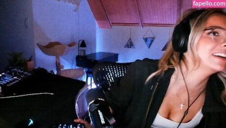 Honeyxxo erotic star picture