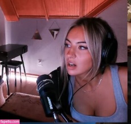 Honeyxxo model high quality photo