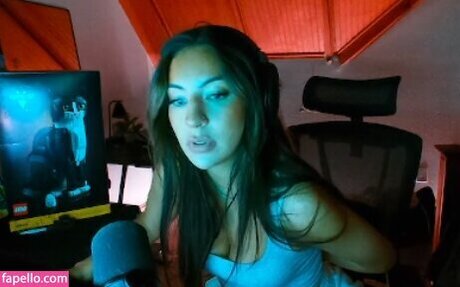 Honeyxxo naked model pic