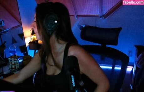 Honeyxxo art model gallery