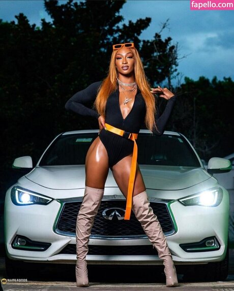 Mara Sade art actress archive