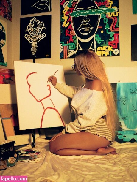 Mara Sade model naked pic