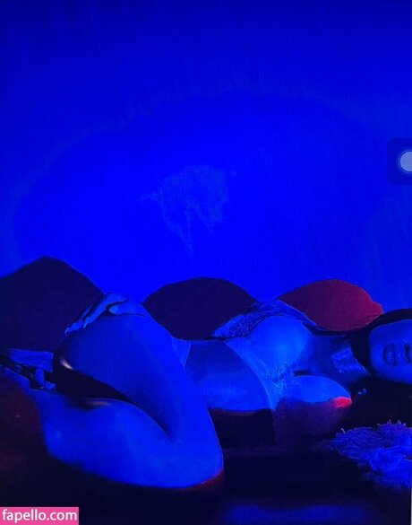 Mara Sade exclusive model image