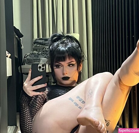 Robbfm beautiful model image