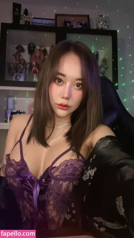 meguspusita model nude image