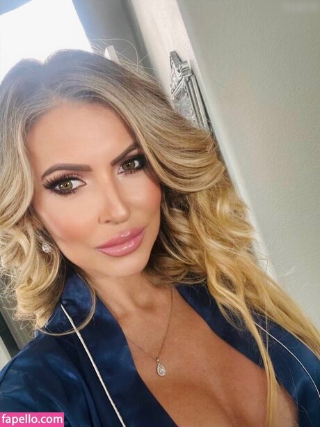 Gigi Dior pornstar pretty images