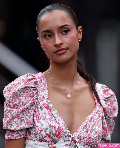 Alexandra Saint Mleux star naked photo