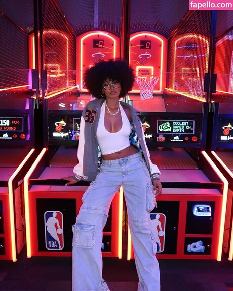 Jasmine Chola art actress photos