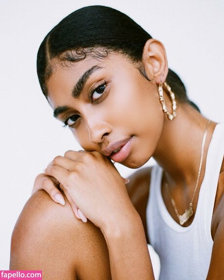 Jasmine Chola pretty model pic