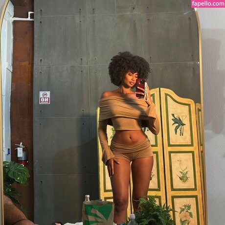 Jasmine Chola art actress photo