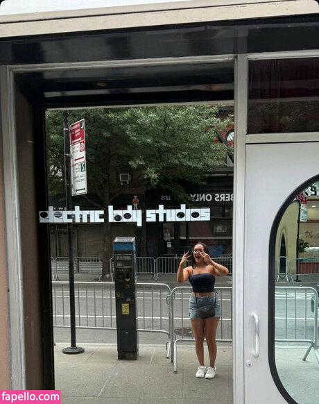 Izzy Moreno nice star picture