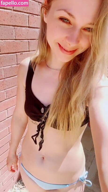 SmileyDani158 hd model photo