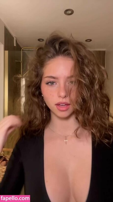 Lucia Ferrato nice actress images