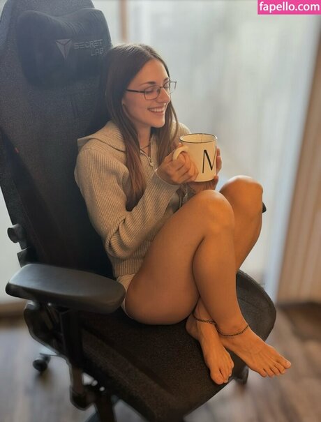 mazikeengme model art gallery