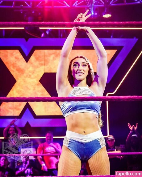 Wren Sinclair nudes model img